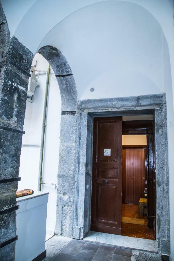 Domus Donnaregina Apartments Napoli Ngoại thất bức ảnh