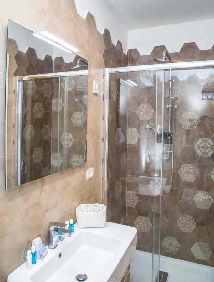 Domus Donnaregina Apartments Napoli Ngoại thất bức ảnh